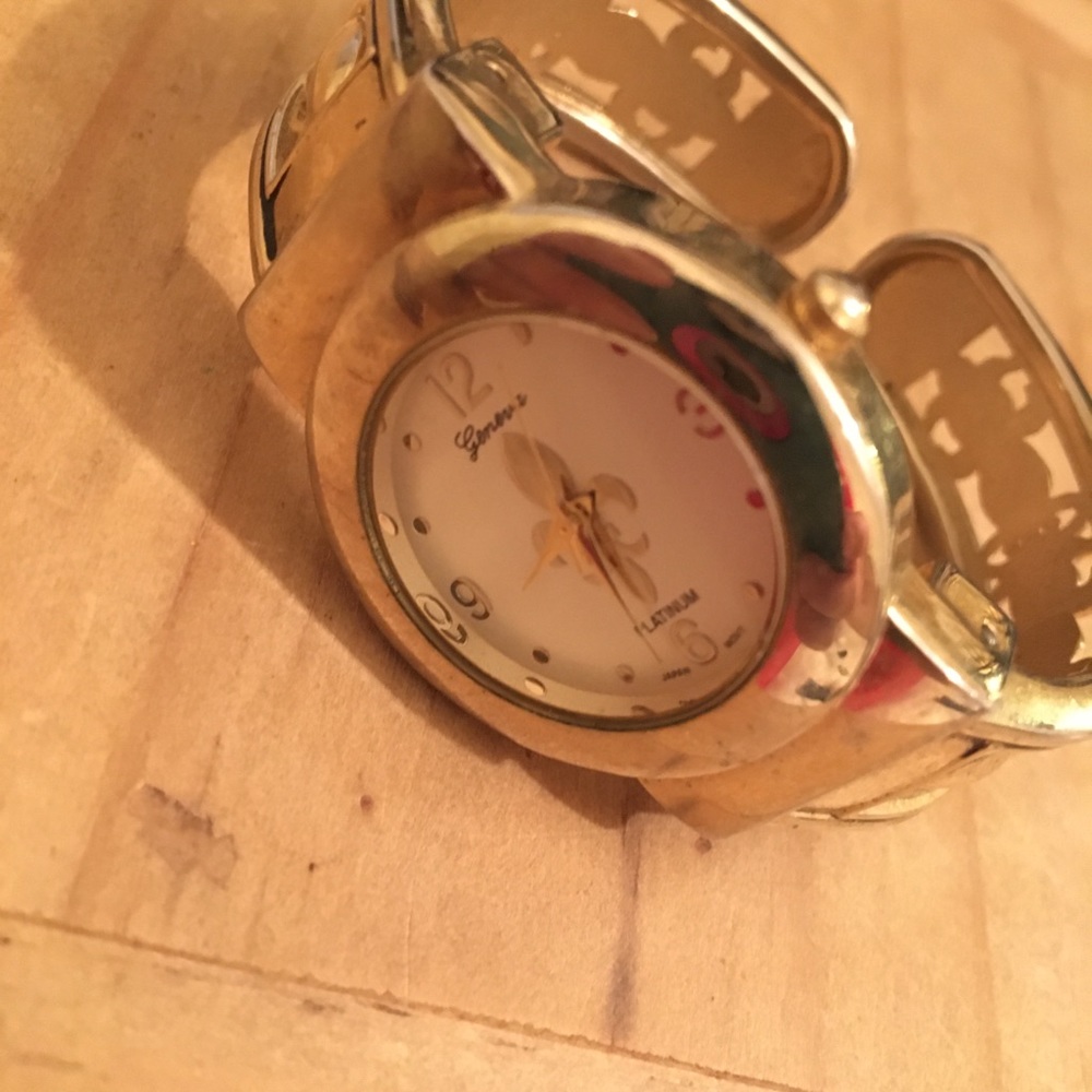 Women’s fleur de Lis watch